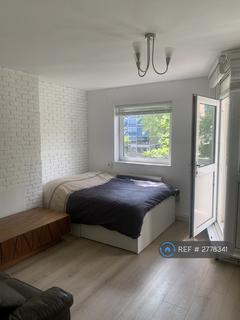 1 bedroom in a house share to rent, Dacca Street, London, SE8