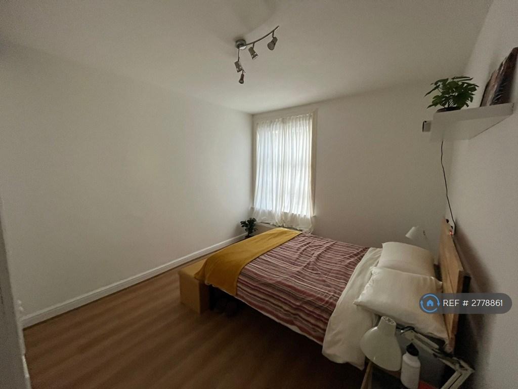 The Flat Is Unfurnished &amp; Image Of Current Tenant