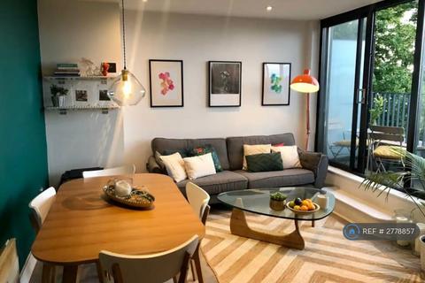 2 bedroom flat to rent, Tyrells Court, London, SE15