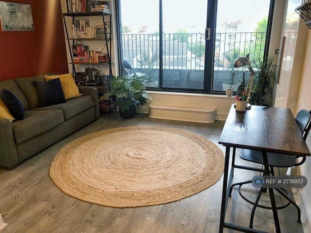 Second Bedroom, Inc. Balcony