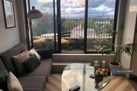 2 bedroom flat to rent, Tyrells Court, London, SE15
