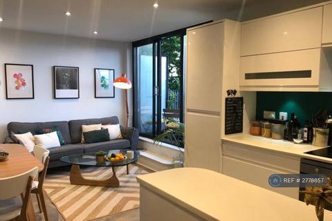 2 bedroom flat to rent, Tyrells Court, London, SE15