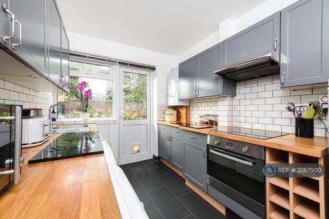 undefined, Raymond Close, London, SE26