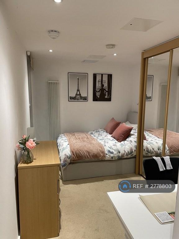 Ensuite Bedroom