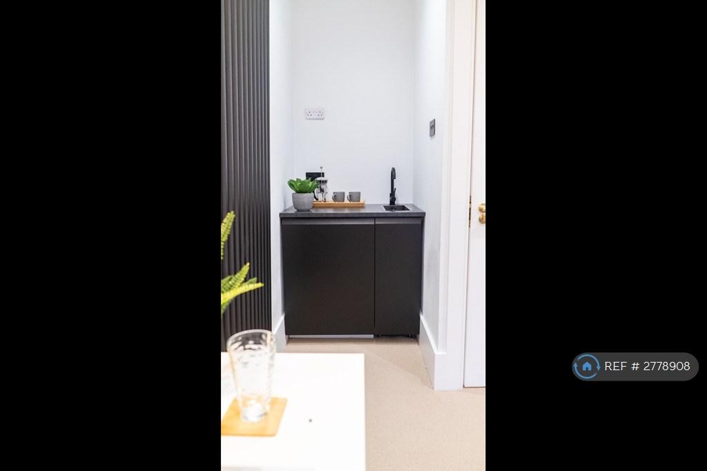 Room 4