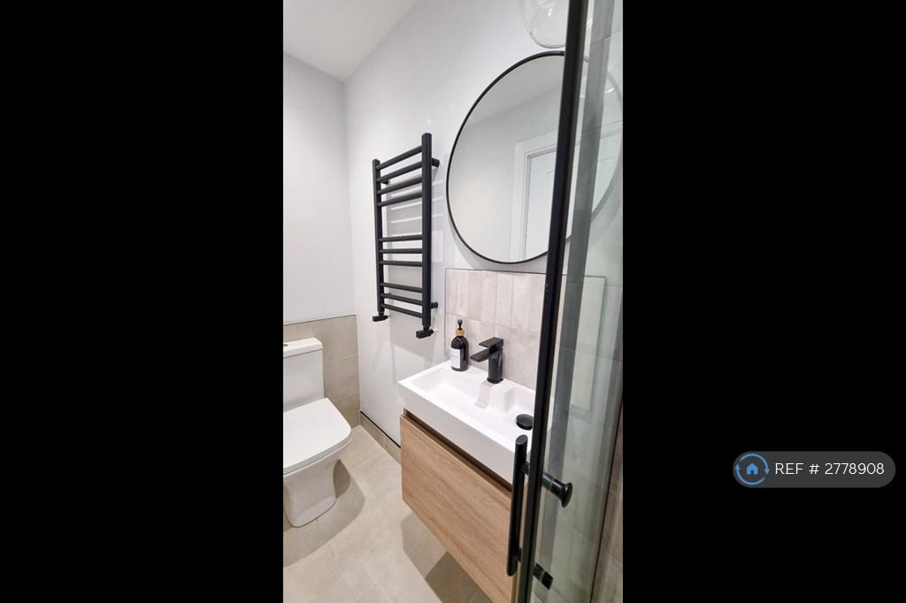 Room 3 - Ensuite