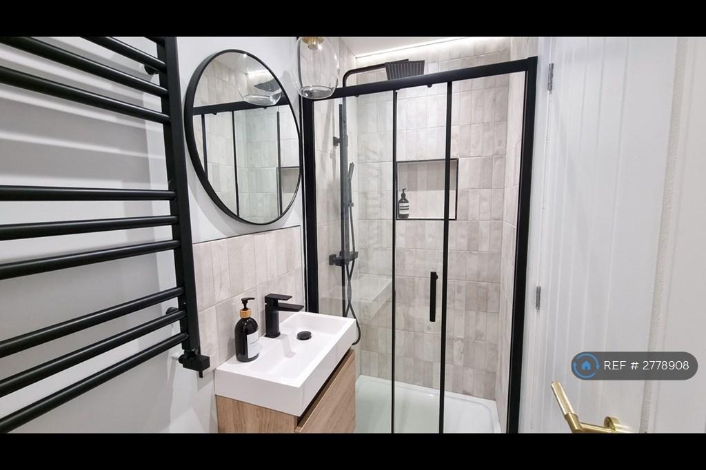 Room 3 - Ensuite