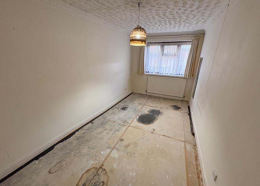 Front bedroom 2