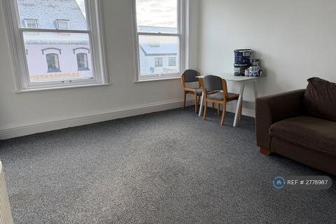 Studio to rent, High Street, Newmarket, CB8