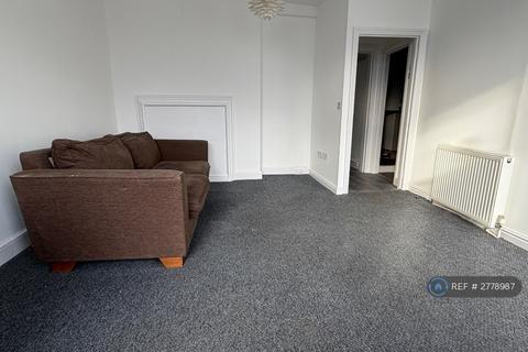 Studio to rent, High Street, Newmarket, CB8