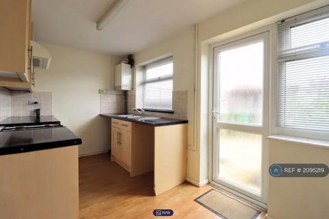 3 bedroom terraced house to rent, Calder Vale, Bletchley, Milton Keynes, MK3
