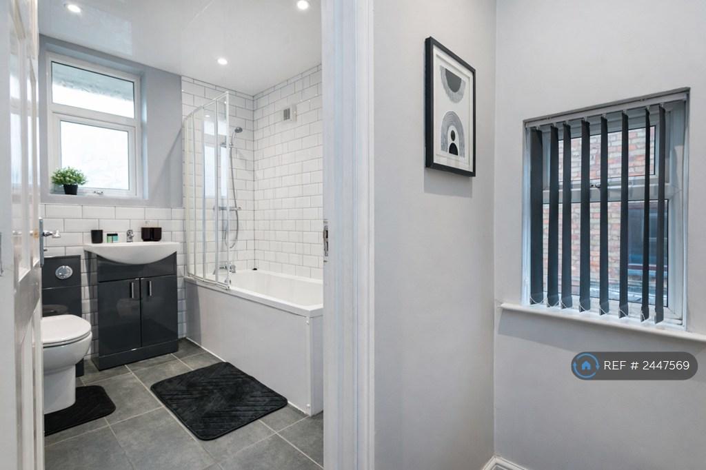 Upstairs Shower/Bathroom