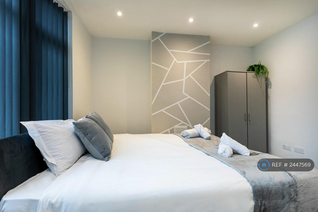 Bedroom 1 (Superking Bed)
