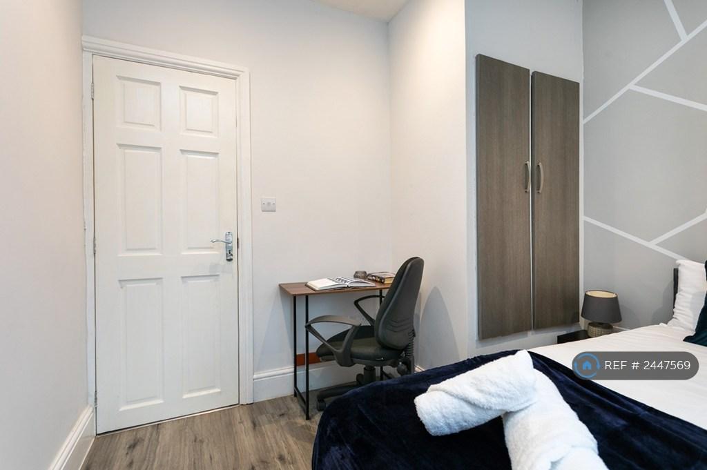 Bedroom 4 (Double Bed)