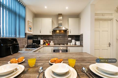 4 bedroom semi-detached house to rent, Heather Road, Leicester, LE2