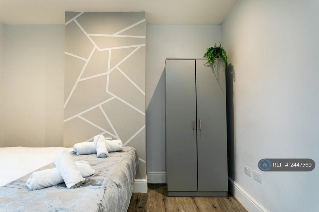 Bedroom 1 (Superking Bed)