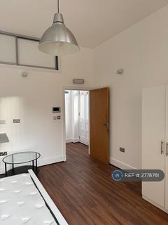 Studio to rent, Finchley Road, London, NW3