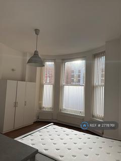 Studio to rent, Finchley Road, London, NW3