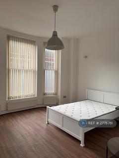 Studio to rent, Finchley Road, London, NW3