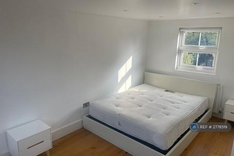 2 bedroom flat to rent, Wandsworth Road, London, SW8