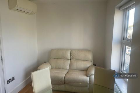 2 bedroom flat to rent, Wandsworth Road, London, SW8