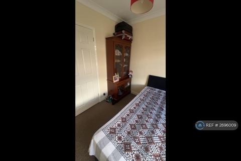 1 bedroom in a house share to rent, Runfold Avenue, Luton, LU3