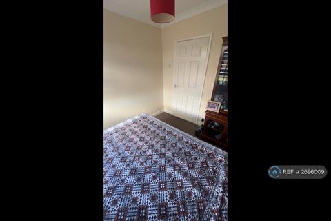 1 bedroom in a house share to rent, Runfold Avenue, Luton, LU3