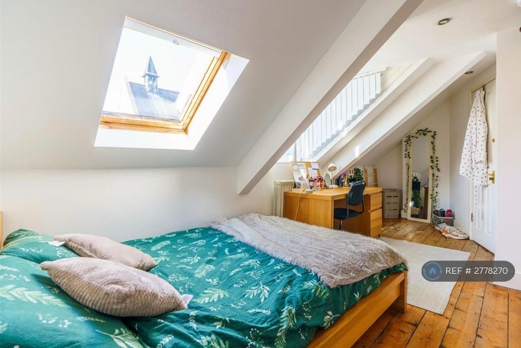 Bed 6 Shared En-Suite
