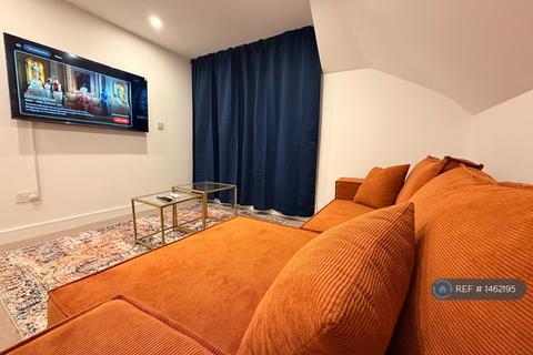 1 bedroom in a flat share to rent, Biggin Street, Dover, CT16