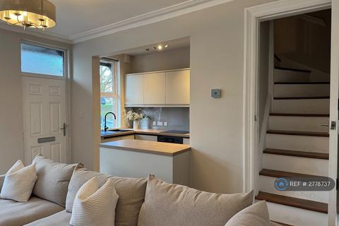3 bedroom terraced house to rent, Knowle Avenue, Leeds, LS4