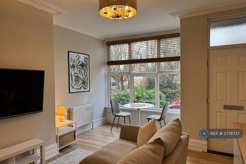 3 bedroom terraced house to rent, Knowle Avenue, Leeds, LS4
