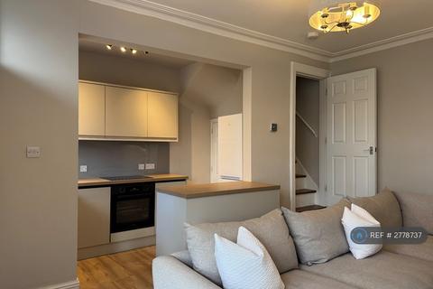 3 bedroom terraced house to rent, Knowle Avenue, Leeds, LS4