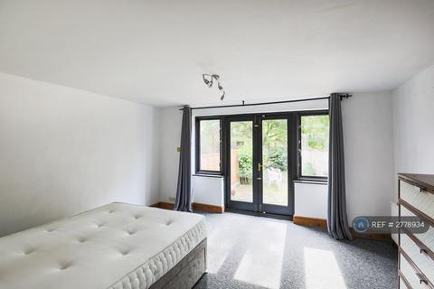 undefined, Pointers Close, London, E14