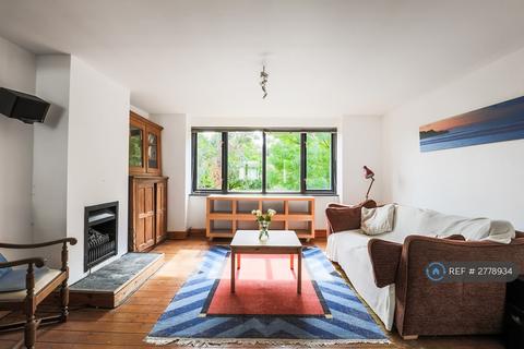 undefined, Pointers Close, London, E14