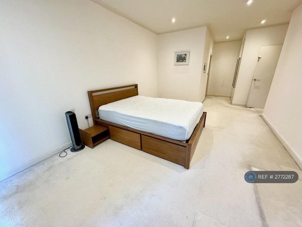 Master Bedroom (i/w)