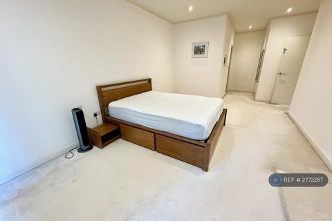 2 bedroom flat to rent, Discovery Dock Apartments West, London, E14