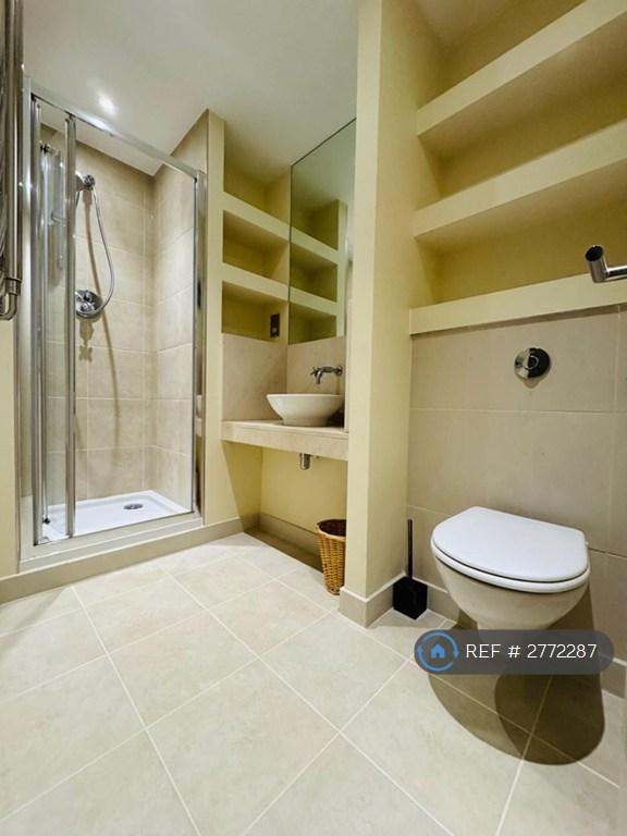 Master - Ensuite