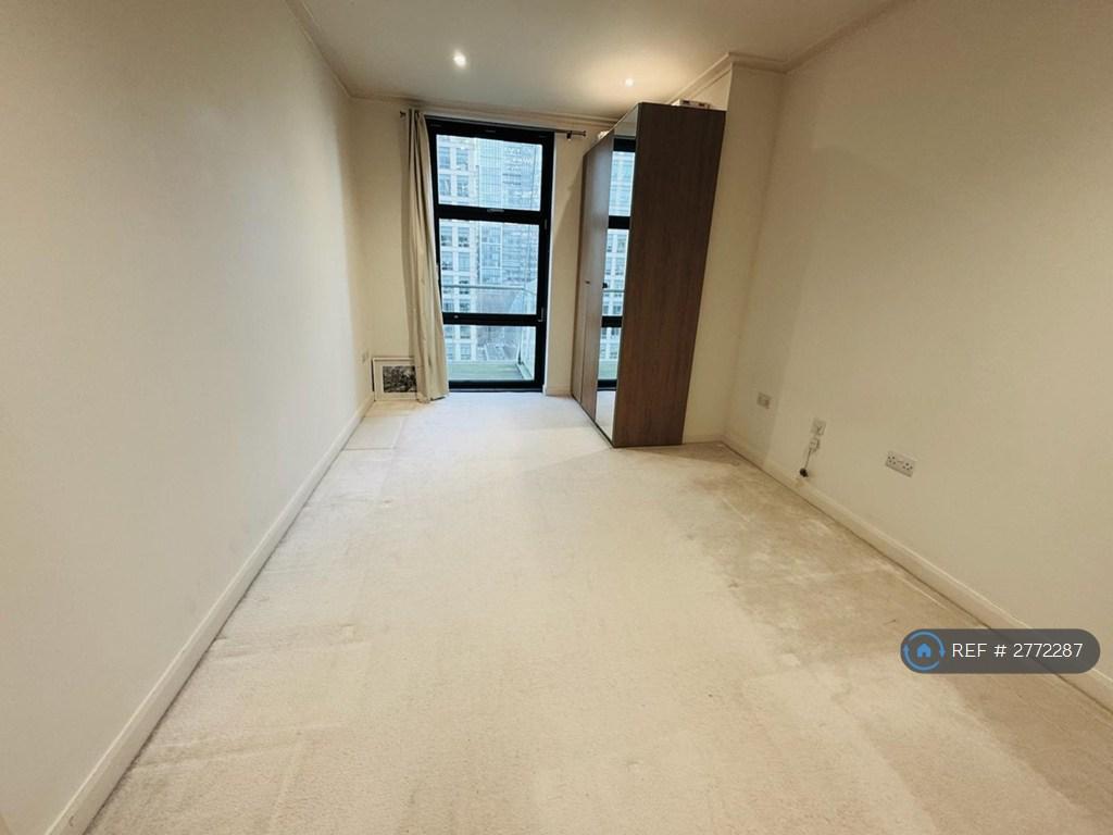 2nd Bedroom (o/w)