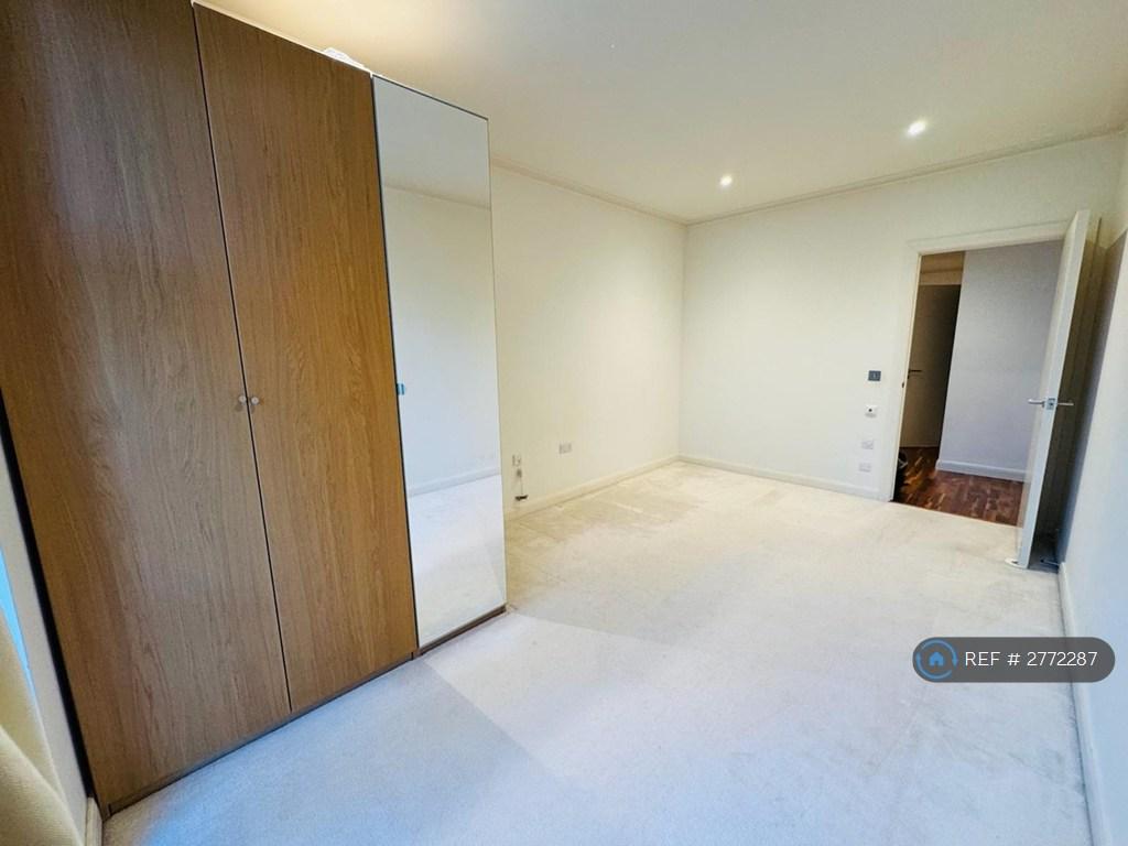 2nd Bedroom (i/w)