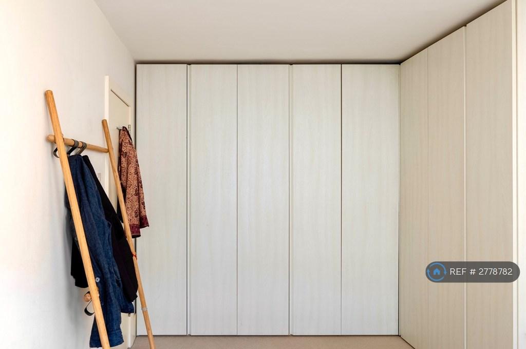 Master Bedroom Wraparound Closet