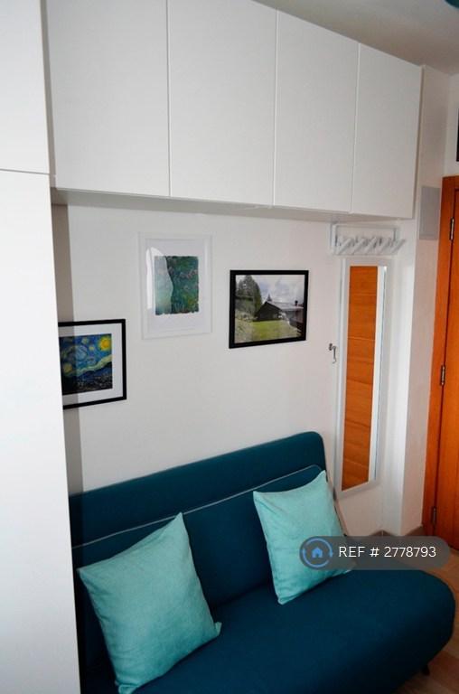 Studio / Second Bedroom (1/2)