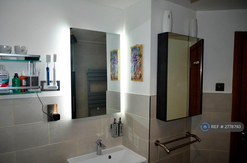 Toilet (1/2)