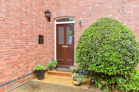 2 bedroom ground floor flat for sale, Sutherland House, Woodford Green IG8