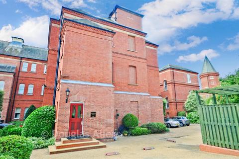 2 bedroom ground floor flat for sale, Sutherland House, Woodford Green IG8