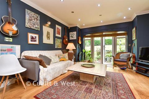 1 bedroom ground floor flat for sale, Parkside Court, Redhill RH1