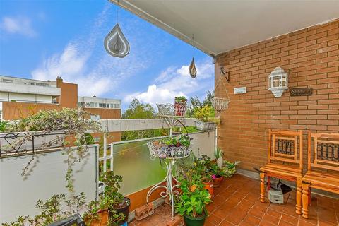 2 bedroom flat for sale, The Bowls, Chigwell IG7