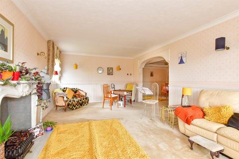 2 bedroom flat for sale, The Bowls, Chigwell IG7