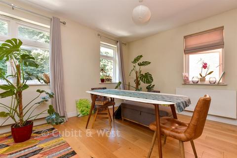 undefined, Liberty Court, Reigate RH2