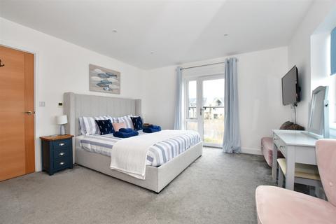 2 bedroom flat for sale, Royal Cliff Apartments, Sandown PO36