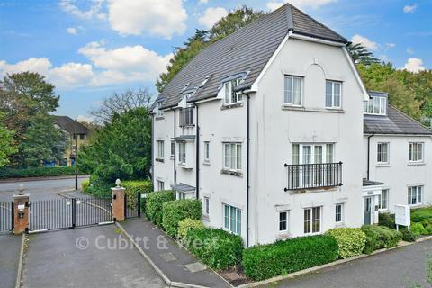 3 bedroom duplex for sale, Hartington Close, Reigate RH2